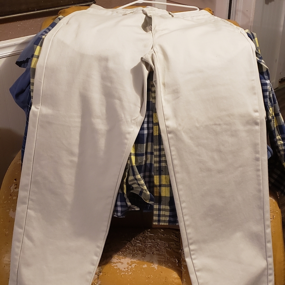 Old Navy size 33x32 plane front khakis